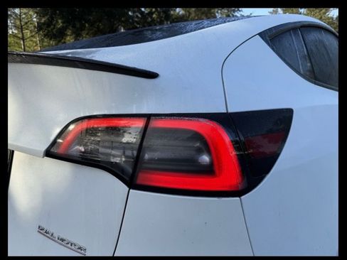 Used 2022 Tesla Model Y Performance image 6