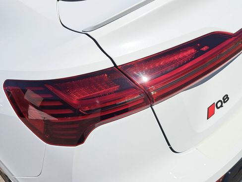 Used 2024 Audi Q8 e-tron Premium Plus image 38