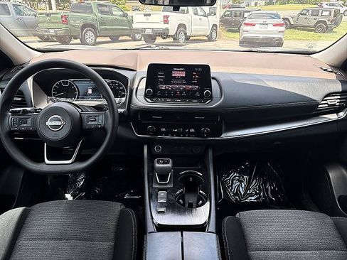 Used 2022 Nissan Rogue SV FWD image 14
