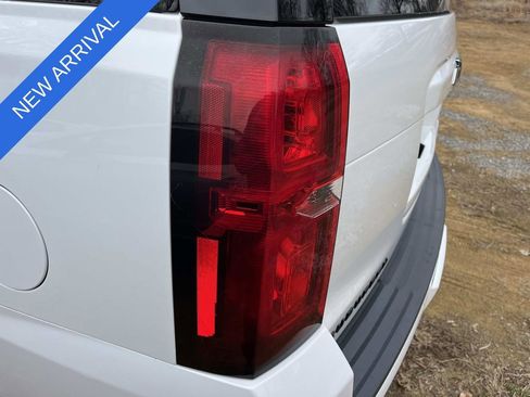 Used 2018 Chevrolet Suburban LT w/ Luxury Package image 9