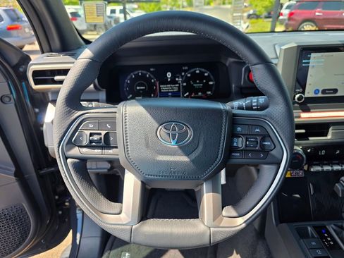 Used 2025 Toyota 4Runner TRD Off-Road image 12