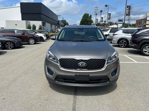Used 2017 Kia Sorento AWD image 2