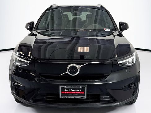 Used 2023 Volvo XC40 Recharge Ultimate image 2