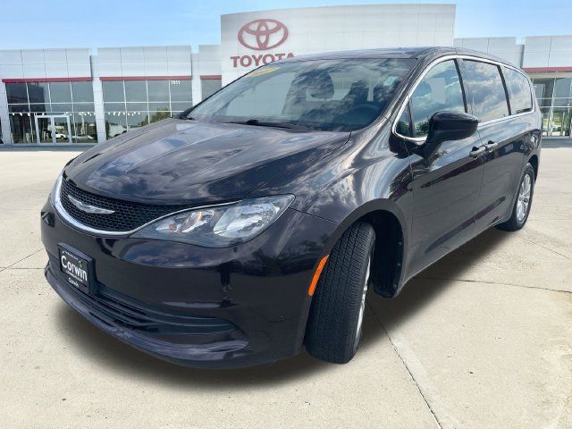 Used 2017 Chrysler Pacifica Touring w/ Tire & Wheel Group FWD image 7