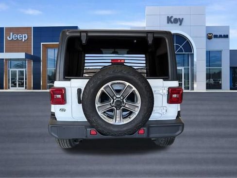 Used 2021 Jeep Wrangler Unlimited Sahara AWD/4WD image 5