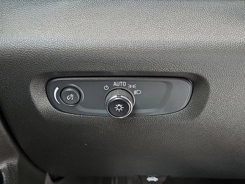 Used 2022 Chevrolet Traverse LT AWD/4WD image 26