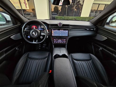 Used 2024 Maserati Grecale GT image 17