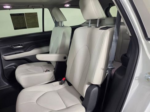 Used 2024 Toyota Grand Highlander AWD Hybrid image 18