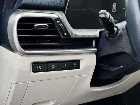 Used 2024 Kia Telluride EX w/ EX Captain's Chair Package image 10