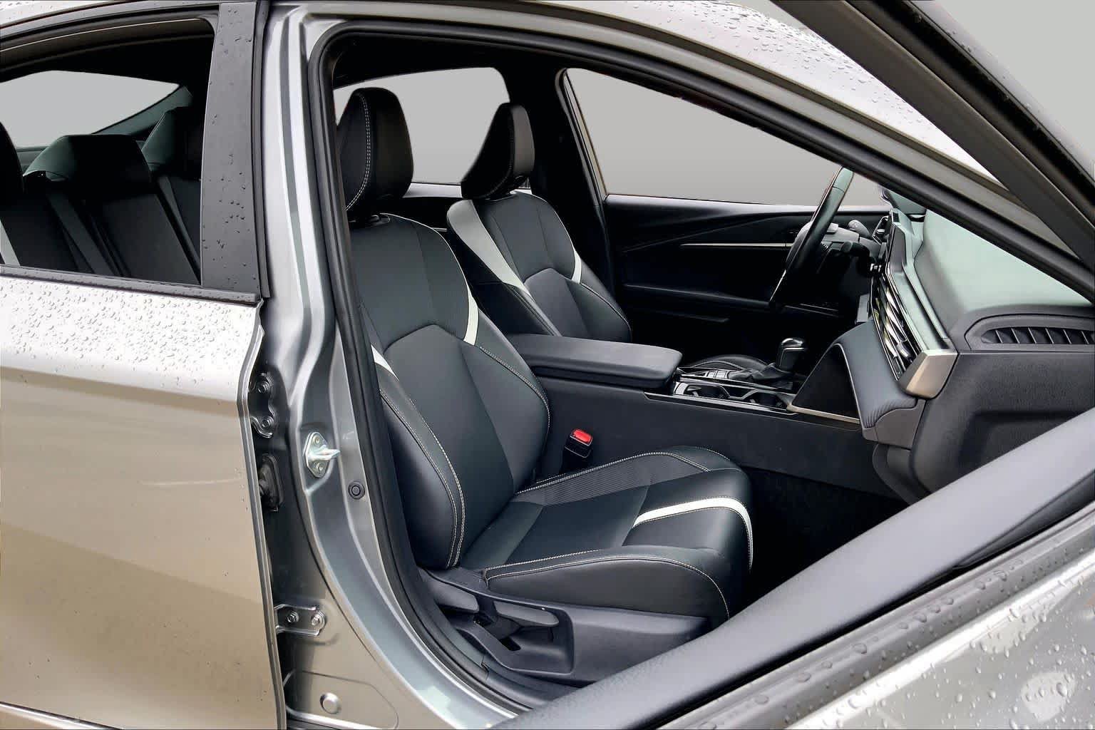 Used 2025 Toyota Camry SE FWD image 8