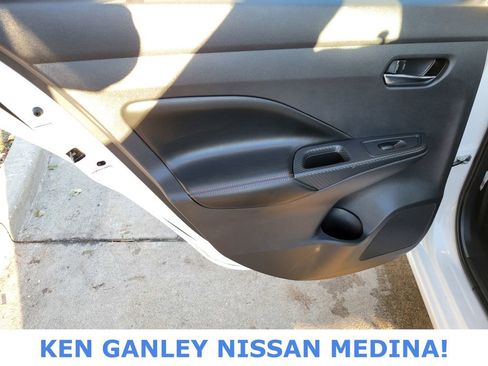 Used 2022 Nissan Versa SR w/ Convenience Package image 40