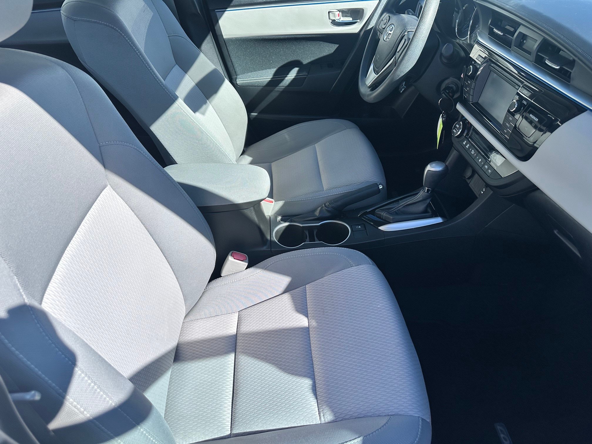 Used 2015 Toyota Corolla LE FWD image 9