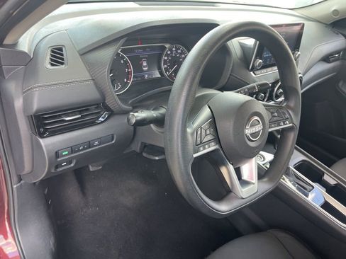 Used 2024 Nissan Sentra SV FWD image 9