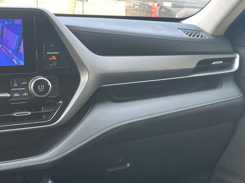 Used 2025 Toyota Highlander LE image 37