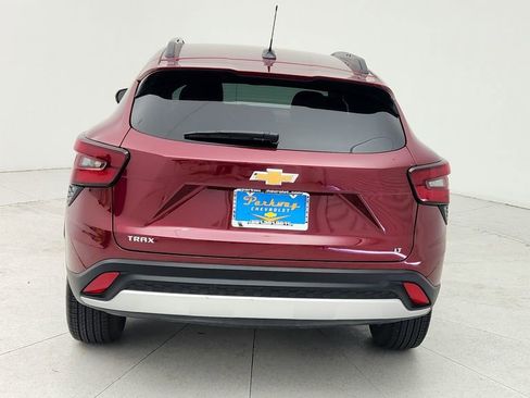 Certified 2025 Chevrolet Trax LT w/ LT Convenience Package image 7