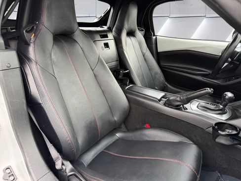 Used 2019 MAZDA MX-5 Miata Grand Touring RWD image 13