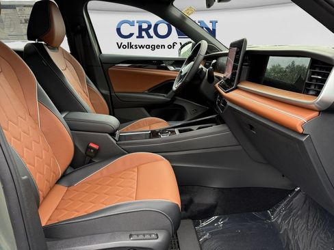 New 2026 Volkswagen Tiguan SEL R-Line AWD/4WD image 19