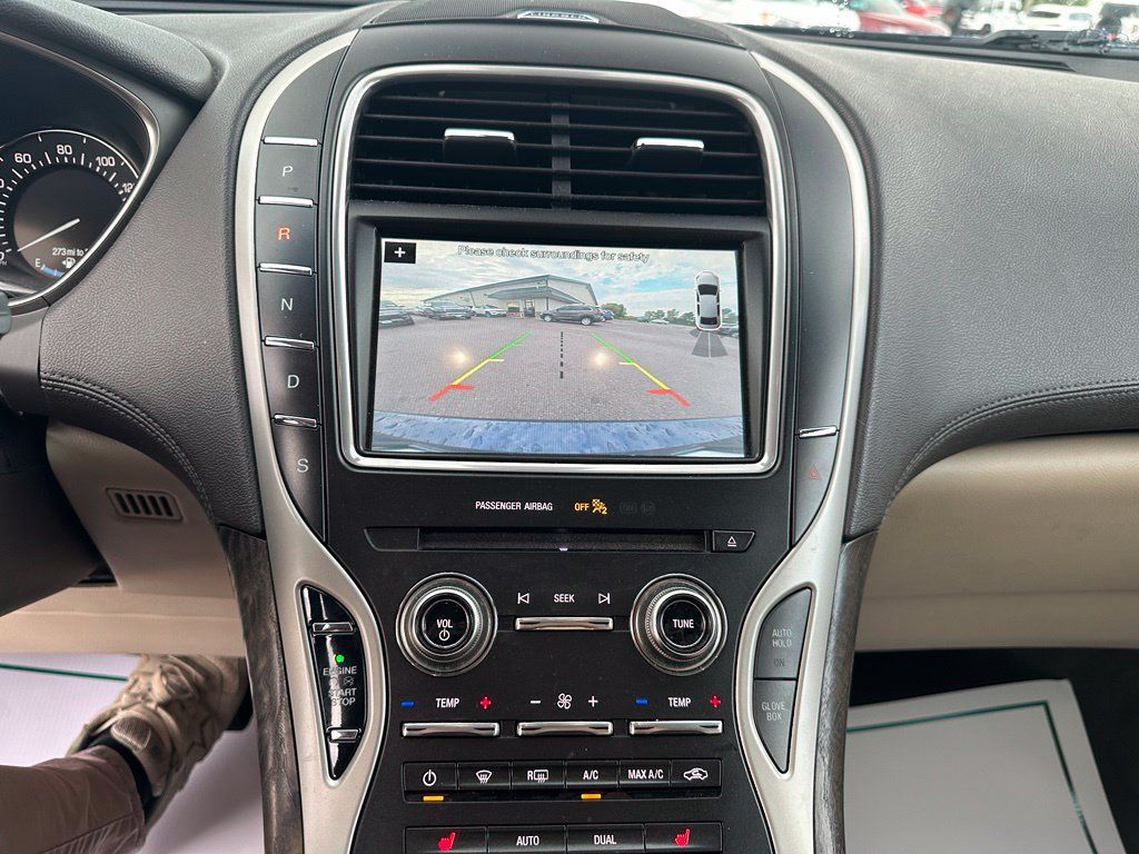 Used 2017 Lincoln MKX Select w/ Select Plus Package AWD/4WD image 18