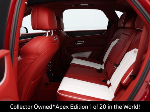 Used 2025 Bentley Bentayga AWD/4WD image 56