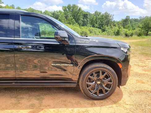 Used 2021 Chevrolet Suburban High Country w/ Premium Package AWD/4WD image 37