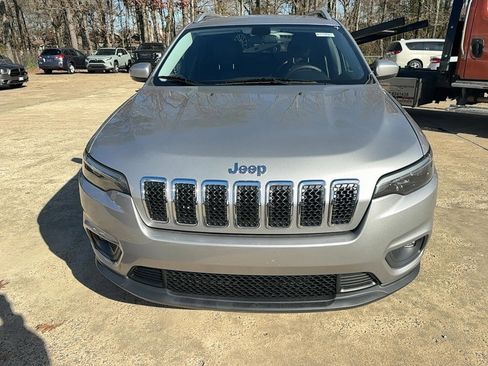 Used 2020 Jeep Cherokee Latitude Plus image 2
