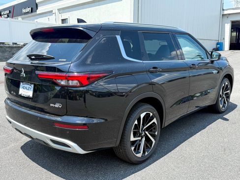 New 2025 Mitsubishi Outlander 4WD Plug-In Hybrid image 12