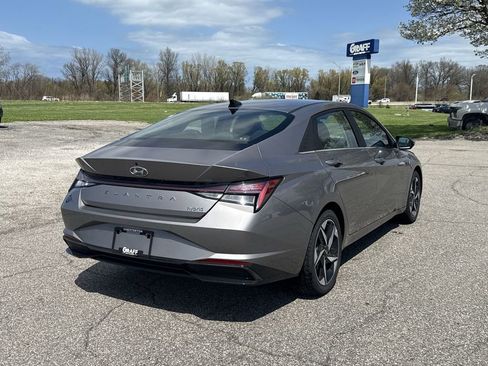 Used 2022 Hyundai Elantra Limited image 8