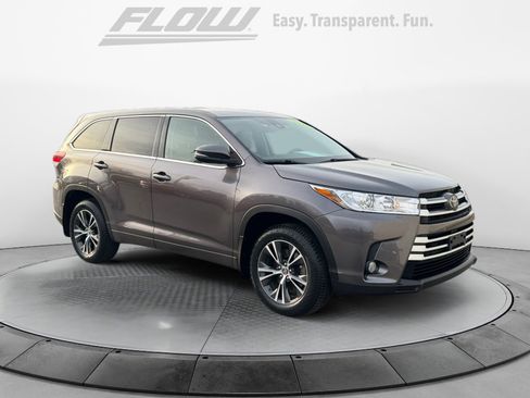 Used 2018 Toyota Highlander Plus image 1