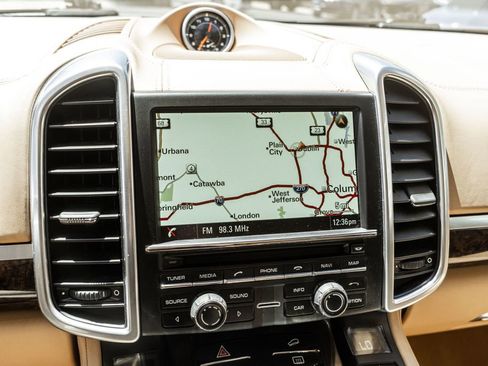 Used 2016 Porsche Cayenne AWD/4WD image 8
