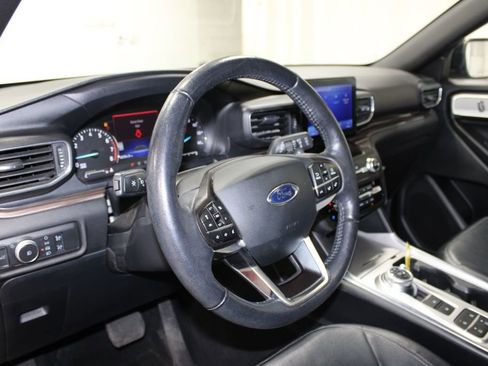 Used 2020 Ford Explorer Limited image 18
