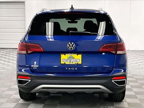 Used 2023 Volkswagen Taos SE w/ Panoramic Sunroof Package image 4