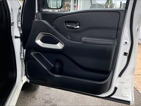Certified 2024 Nissan Frontier SV w/ SV Convenience Package image 25