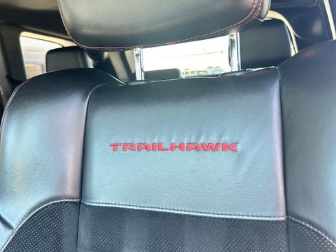 Used 2017 Jeep Grand Cherokee Trailhawk w/ Trailhawk Luxury Group AWD/4WD image 14