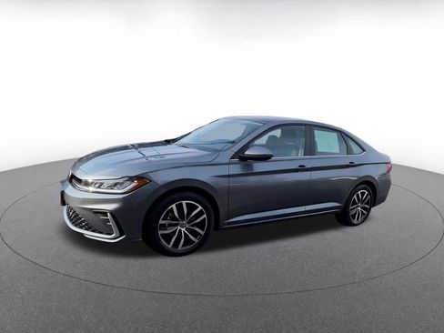 Used 2025 Volkswagen Jetta SE image 8