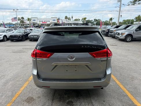 Used 2011 Toyota Sienna LE FWD image 5