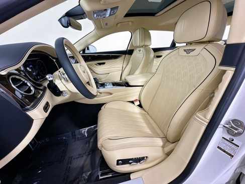 Certified 2022 Bentley Flying Spur V8 image 21