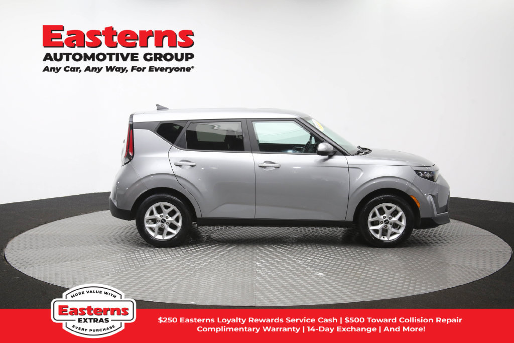 Used 2023 Kia Soul LX w/ LX Technology Package FWD image 46