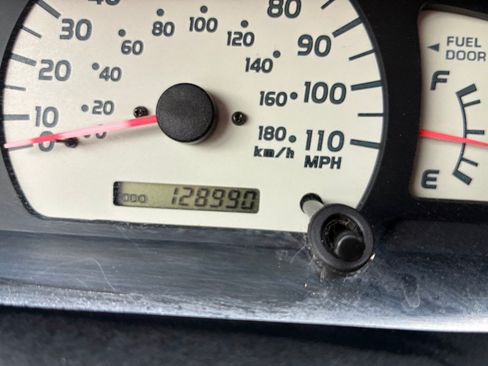 Used 2004 Toyota Tacoma 2WD Xtracab image 9