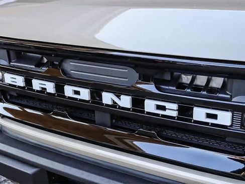 New 2025 Ford Bronco Outer Banks w/ Sasquatch Package image 8