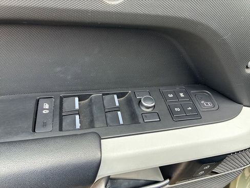 Used 2020 Land Rover Defender 110 HSE image 8