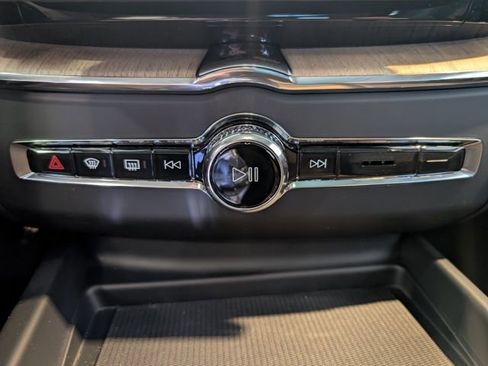 New 2026 Volvo XC60 B5 Ultra w/ Protection Package Premier image 21