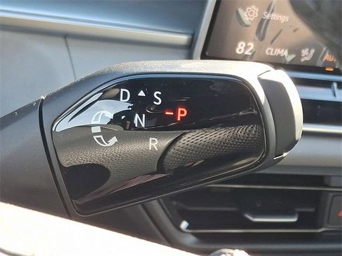 New 2026 Volkswagen Tiguan SE R-Line image 8