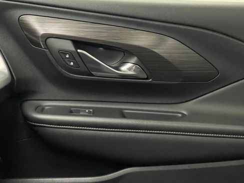 Used 2023 GMC Terrain SLE w/ Driver Convenience Package image 40