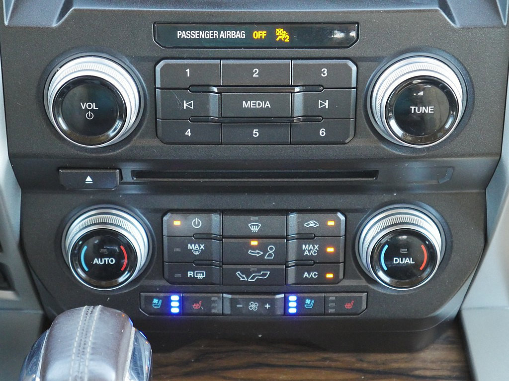 Used 2018 Ford F150 Lariat w/ Equipment Group 502A Luxury AWD/4WD image 24