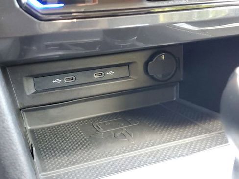 Certified 2023 Volkswagen Tiguan SE FWD image 21