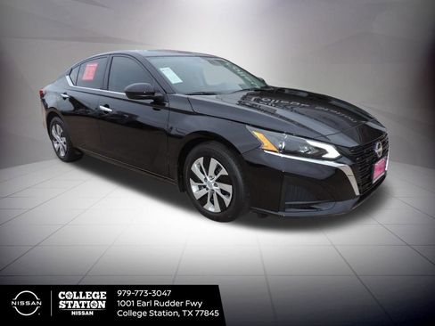 Certified 2023 Nissan Altima 2.5 S image 3