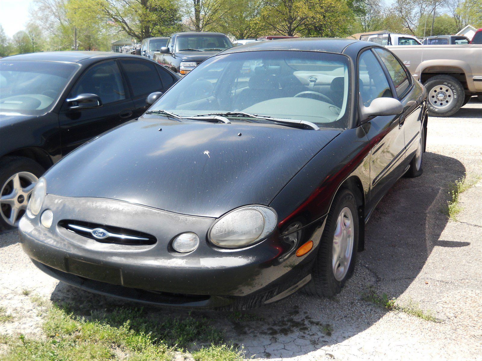 Used 1998 Ford Taurus SE FWD image 1