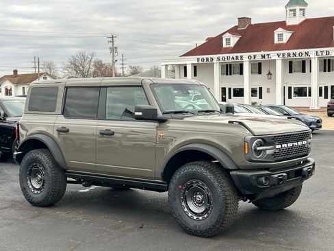 New 2025 Ford Bronco Badlands image 2