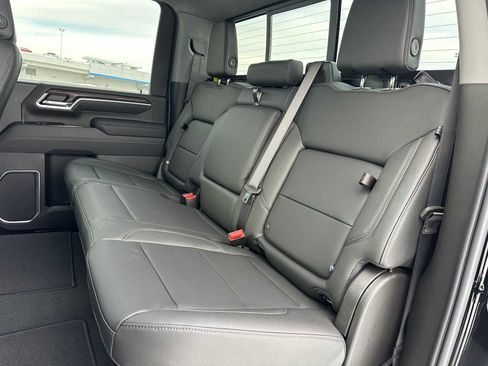 New 2026 GMC Sierra 2500 SLT w/ SLT Convenience Package image 17
