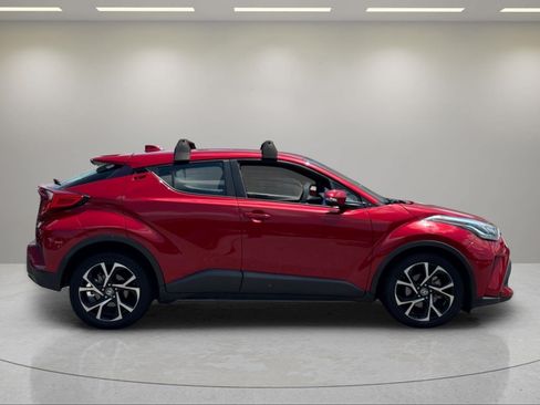 Used 2021 Toyota C-HR XLE FWD image 6